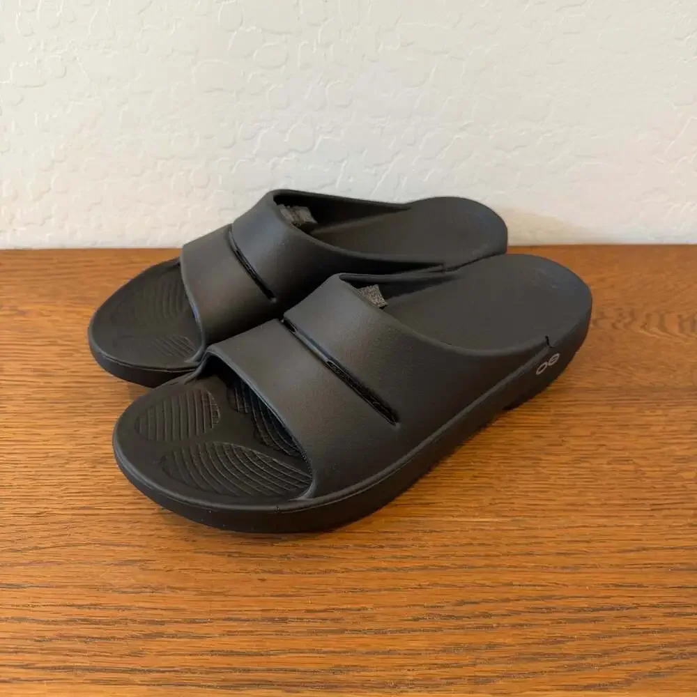OOFOS OOahh Recovery Slide Sandals Black Size Men's 7 / Women's 9